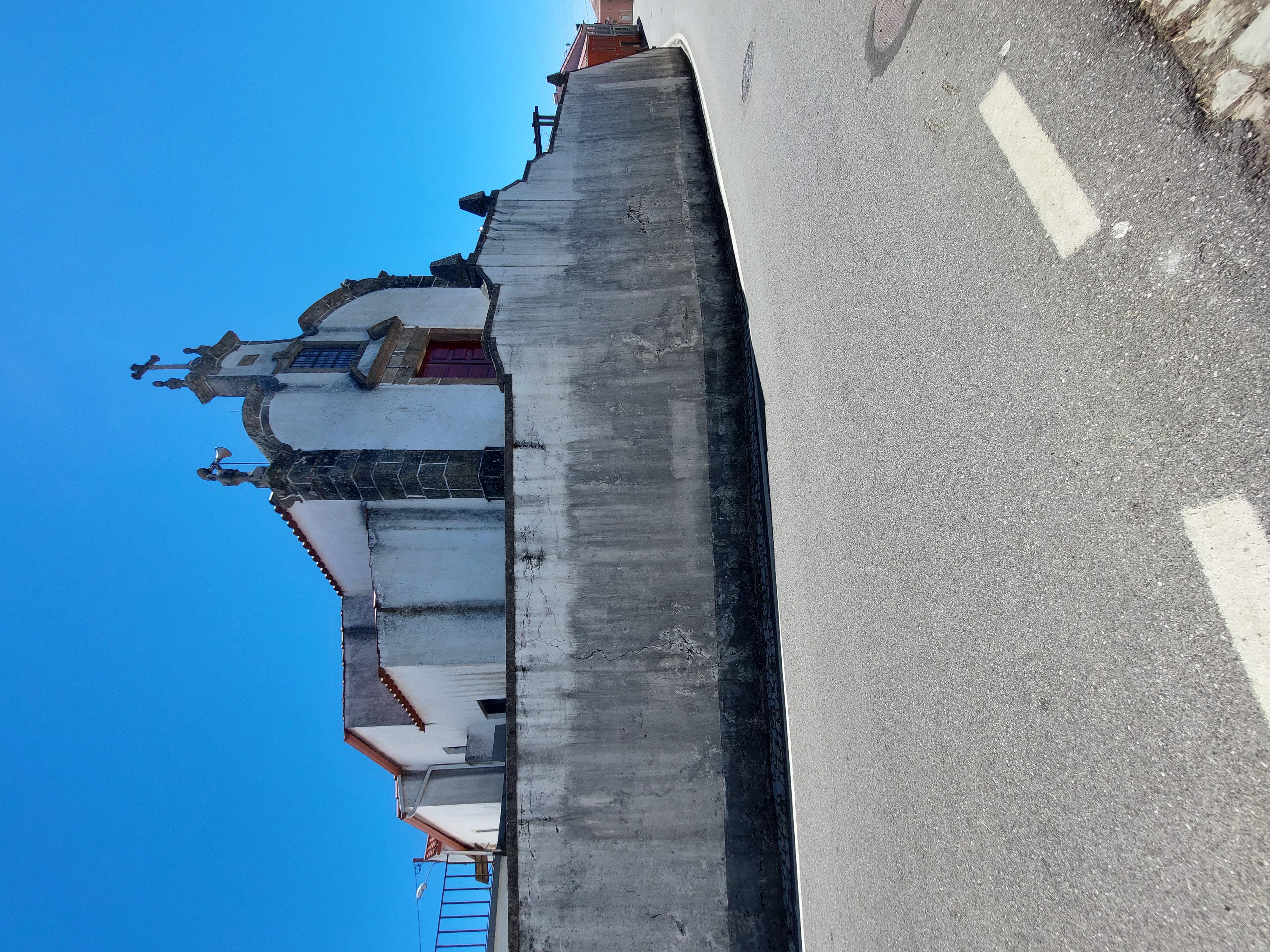 Igreja Paroquial de Vila Facaia