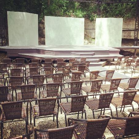 Alley Stage