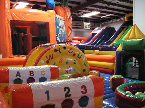 Hoppers Inflatable Family Fun Center