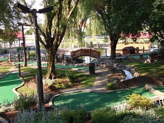 Waters Edge Mini Golf