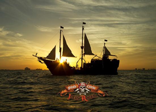 Pirate Show Cancun Jolly Roger