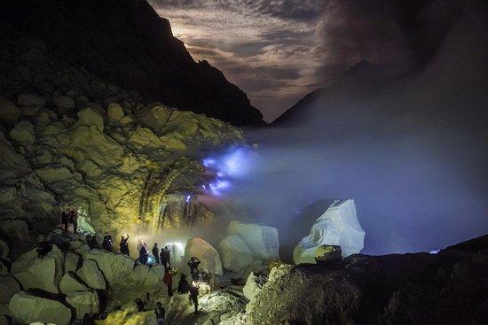 Ijen Expedition Tour