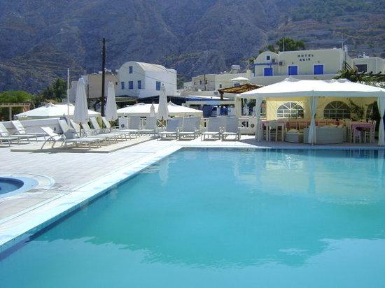 Silia Pool Bar
