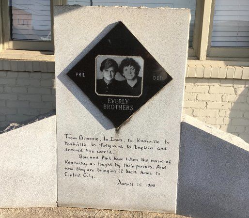 Everly Brothers Monument
