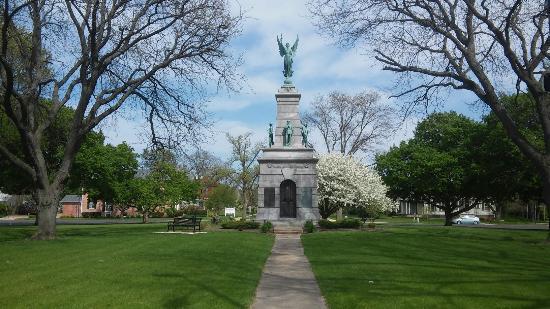 Bureau County Soldiers and Sailors Monument