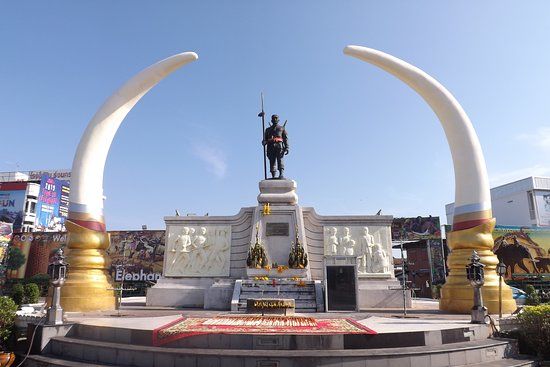 Phraya Surin Pakdee Srinarong Jangwang Monument