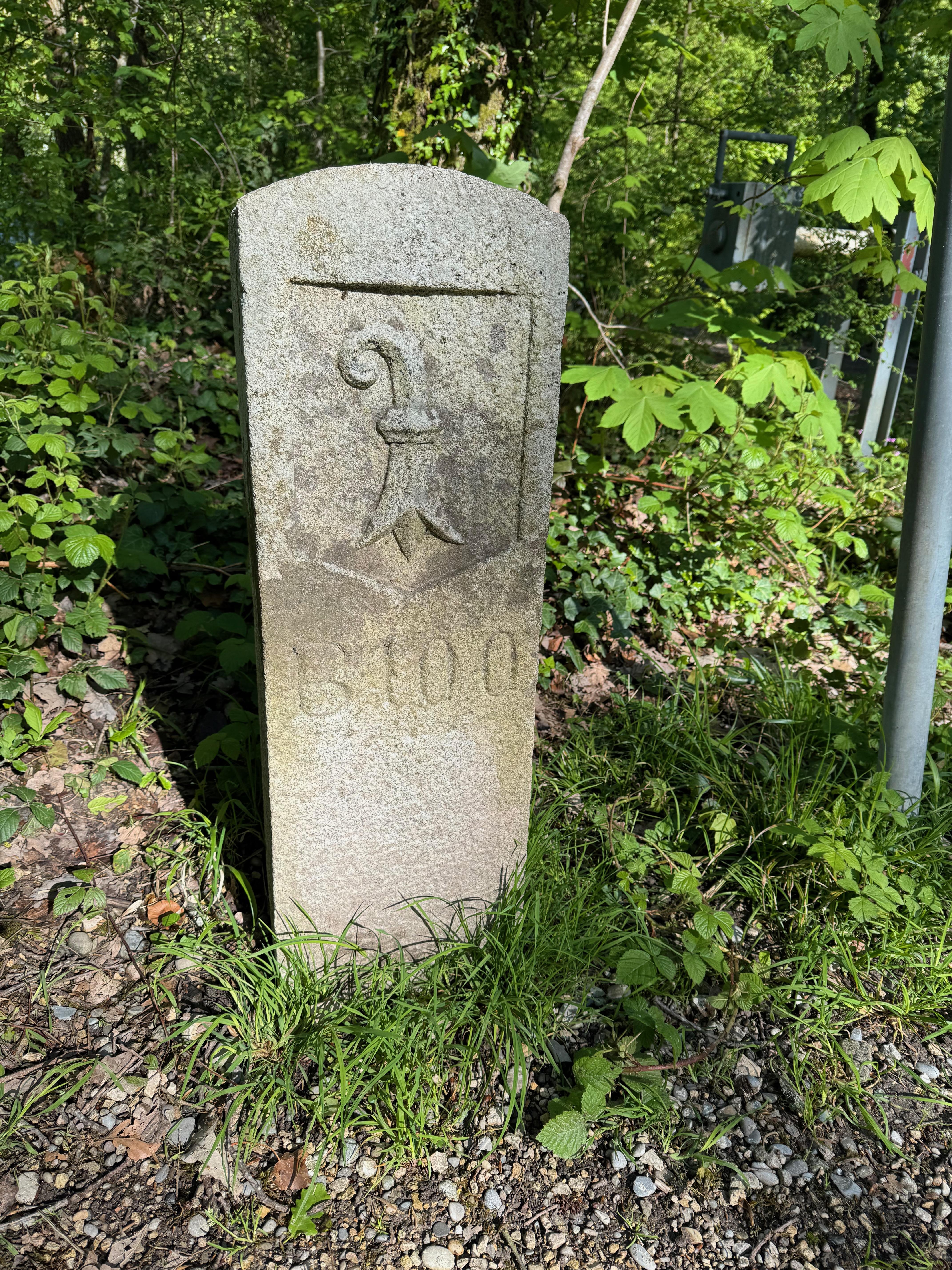 Grenzstein 100