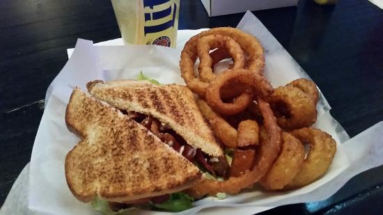 Snappers Bar and Grill
