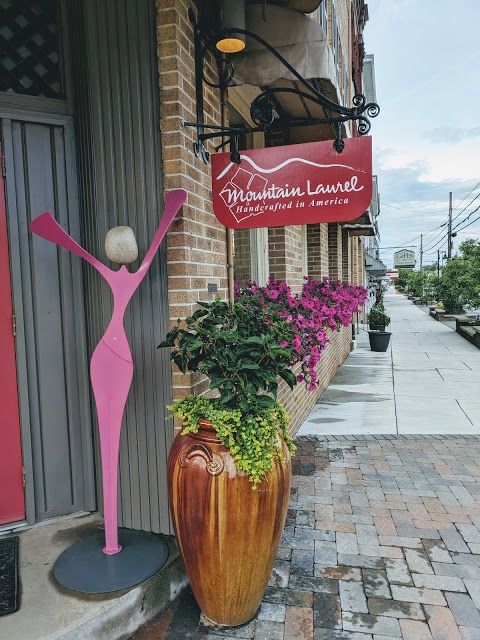 Mountain Laurel Gallery