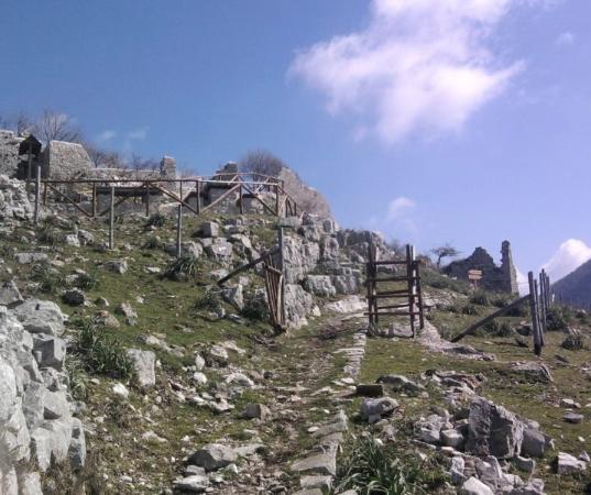 Castello di Acquaviva