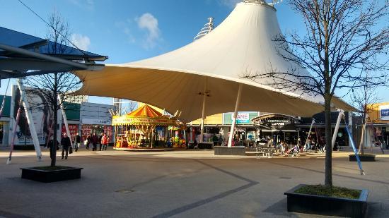 Junction 32 Outlet Shopping