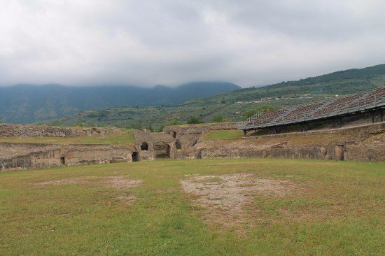 Anfiteatro Romano Di Avella