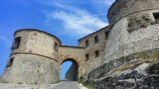 Castello Due Torri Di Scorticata