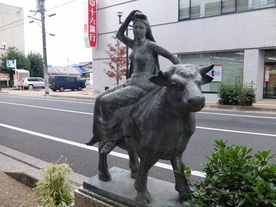 12 Ecliptical Constellations Statue