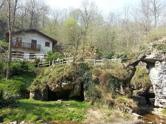 Casa delle Grotte di Ara