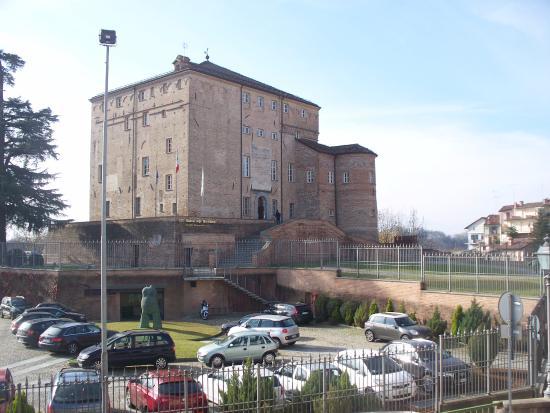 Castello di Carrù