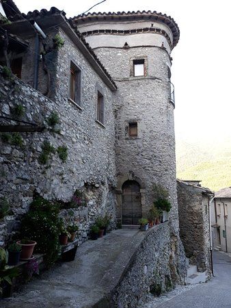 Castel di Tora