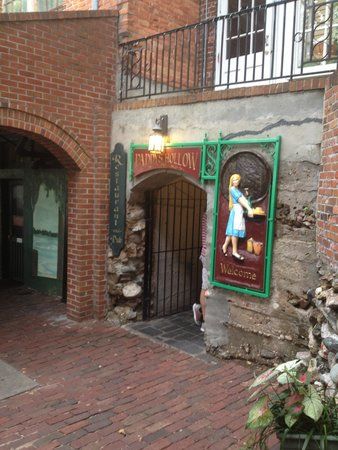 Paddy's Hollow Restaurant and Pub