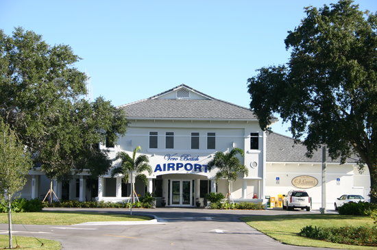 C.J. Cannon's Restaurant & Lounge