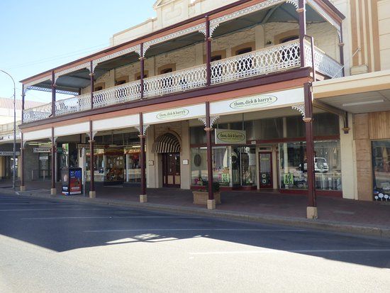 Thom, Dick & Harry's