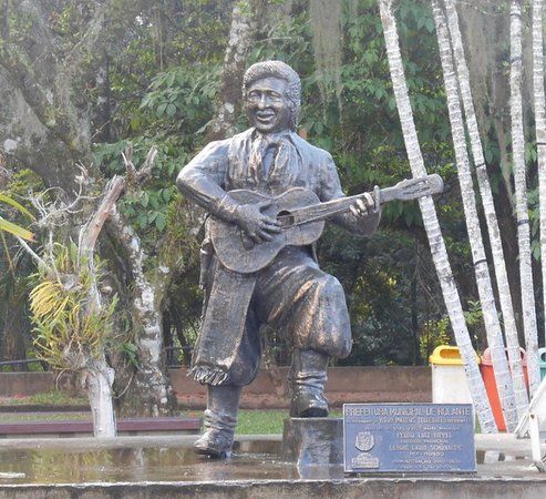 Estátua do Teixeirinha