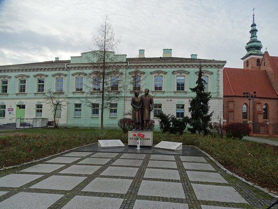 Pomnik Marii i Lecha Kaczyńskich