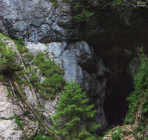 Radeasa Fortress Cave