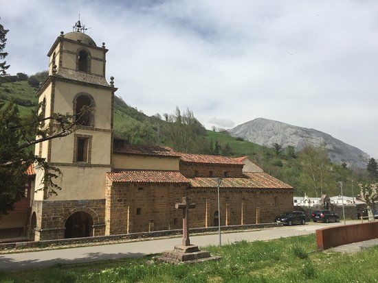 Colegiata de San Pedro de Teverga