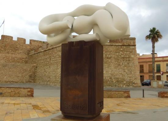 Monumento a las Cuatro Culturas