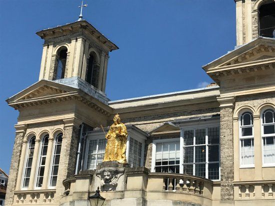 Guilded Statue of Queen Anne