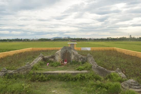 The monument of Yajirobe Tani