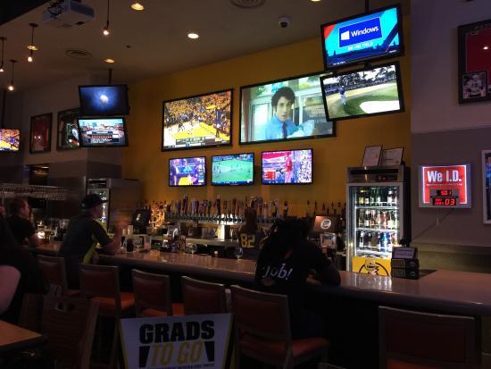 Buffalo Wild Wings Grill & Bar