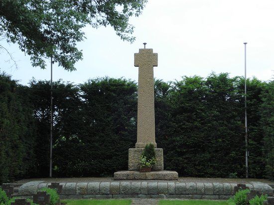 Deutsche Kriegsgraberstatte Breuna