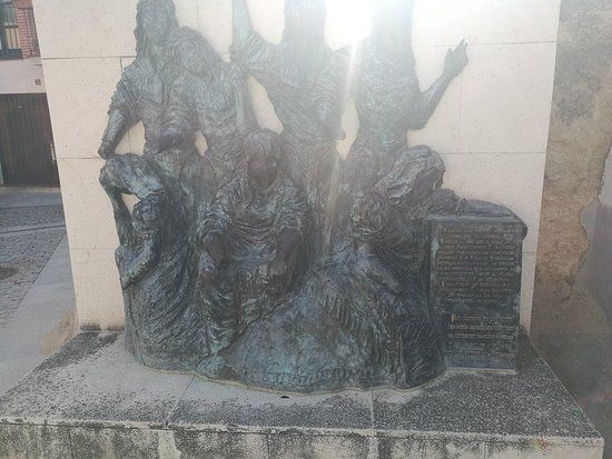 Monumento a las 7 doncellas