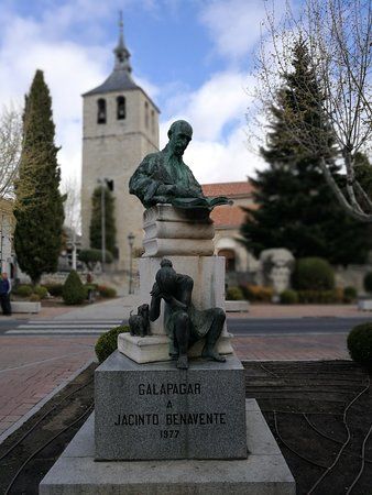 Monumento a Jacinto Benavente