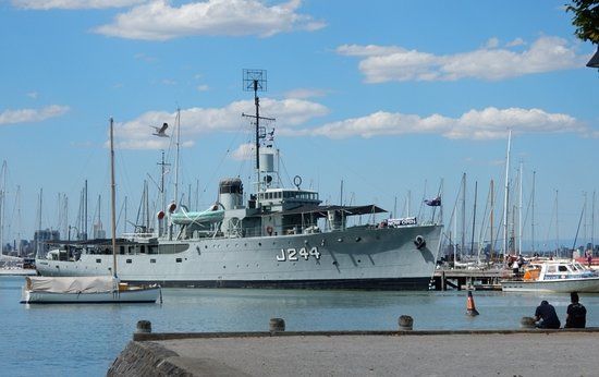 HMAS Castlemaine