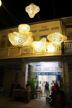 Romcheik5 Artspace & Café