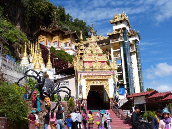 Shwe Oo Min Cave Pagoda