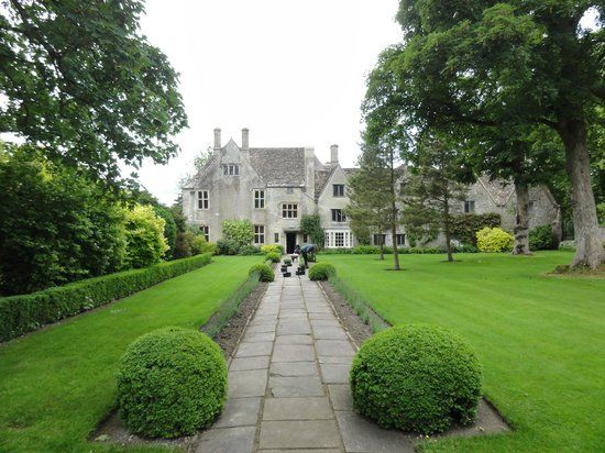 Avebury Manor