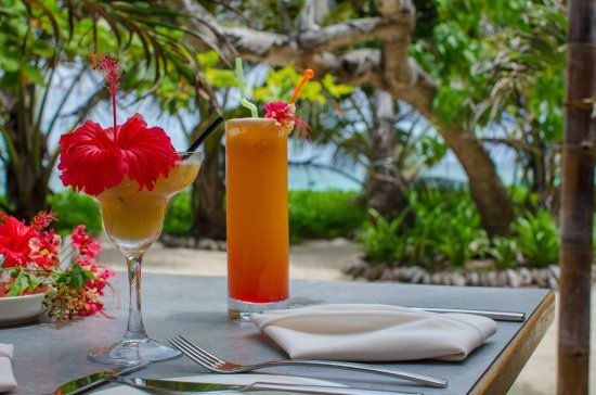 Les Dauphins Heureux Cafe Restaurant