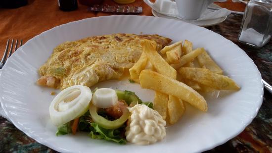 Dominos Beach Bar and Restaurant