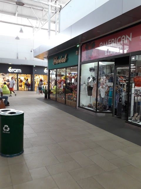 Centre Commercial Moana Nui