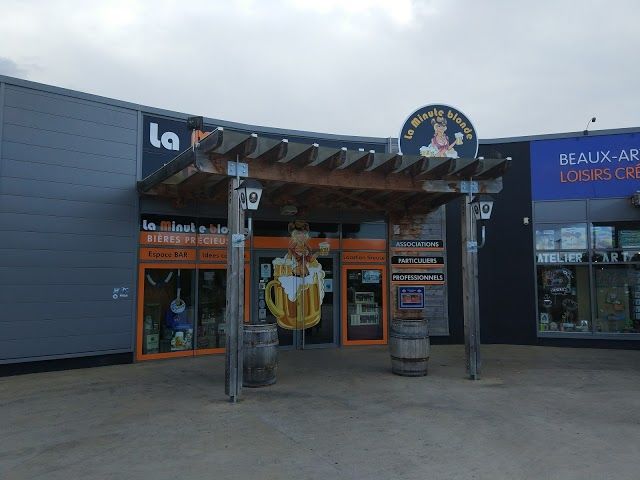 Zone Commerciale de la Mude