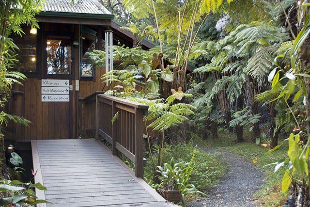 Volcano Village Lodge