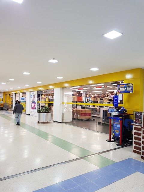 Cafam Floresta Shopping Mall