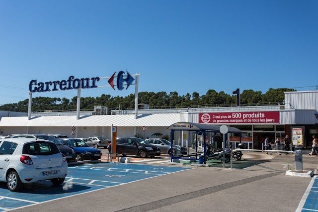 Centre commercial Carrefour Trans-en-Provence