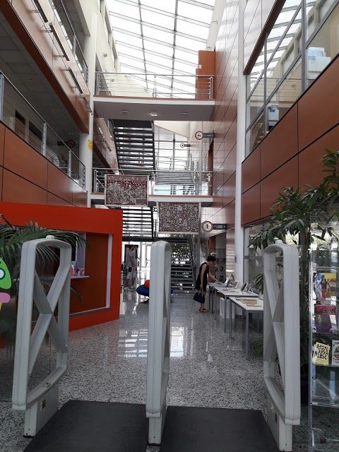 Library De Cavaillon