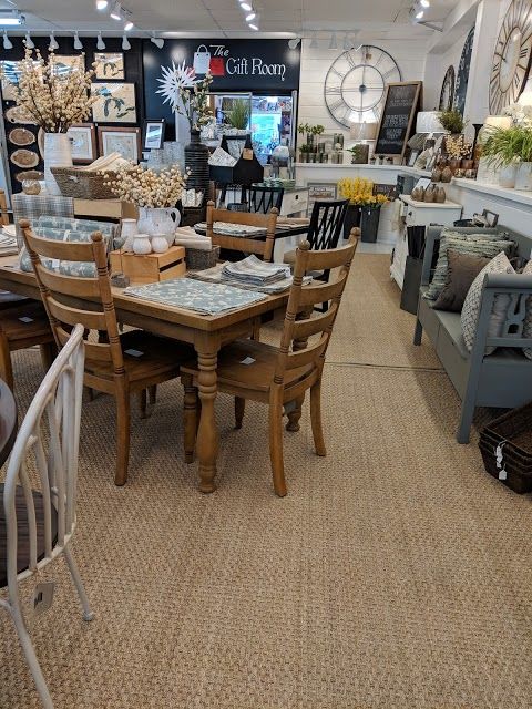 Arnie's Arts & Crafts