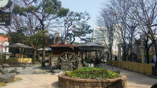 Yuseong Hot Springs