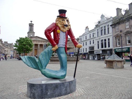 Dandy Lion Statue